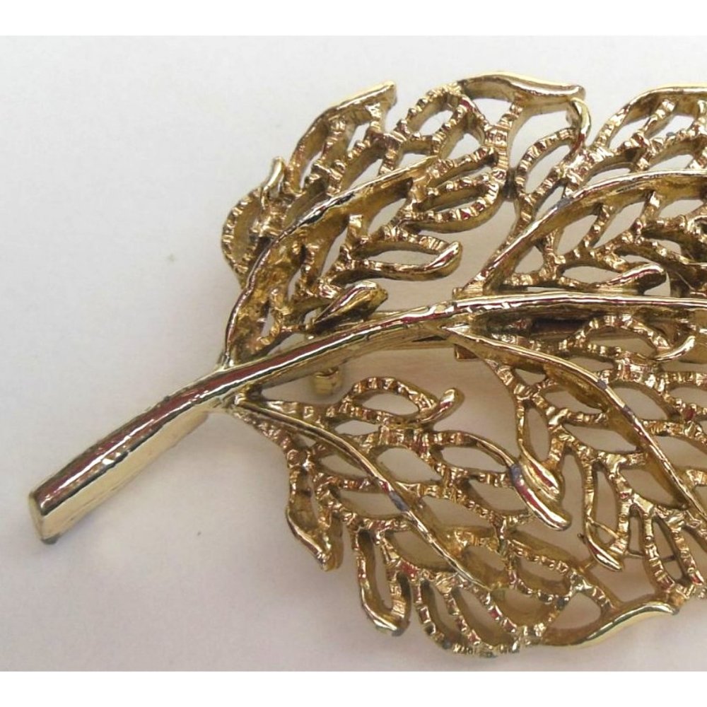 Vintage Gerry's Filagree Gold Tone Leaf Skeleton Brooch - Picture 3 of 5